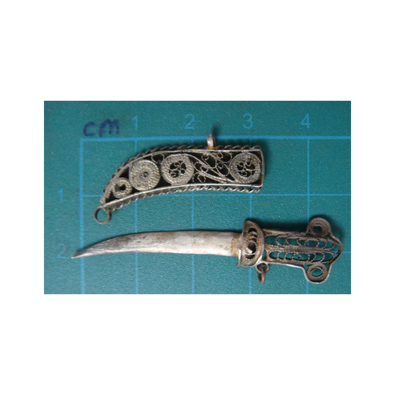 KNIVE_340